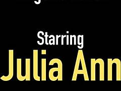 Julia Anns的性感连裤袜自慰,有明确的指示