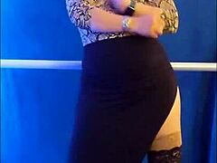 俄罗斯热妻在高清视频中展示她的淫舞技巧